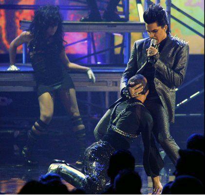 Adam_Lambert_Young_Pervert_AMA_Awards1.jpg