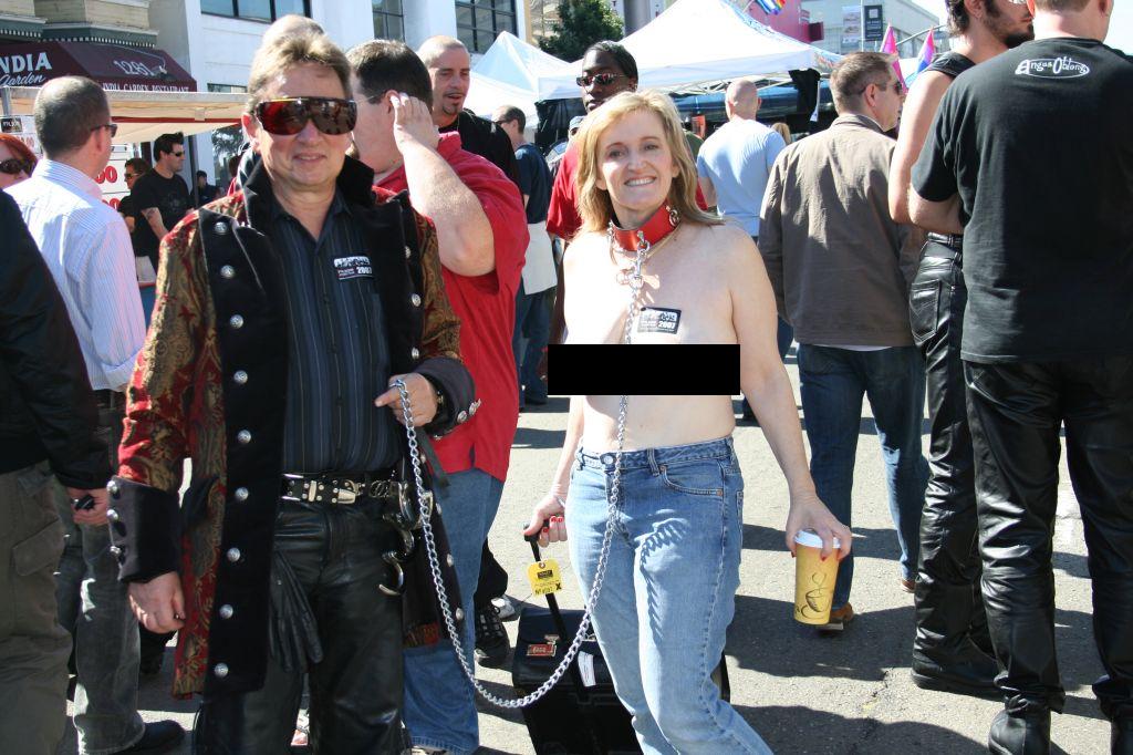 female_slave_on_dog_collar_folsom-street-fair-2007.JPG