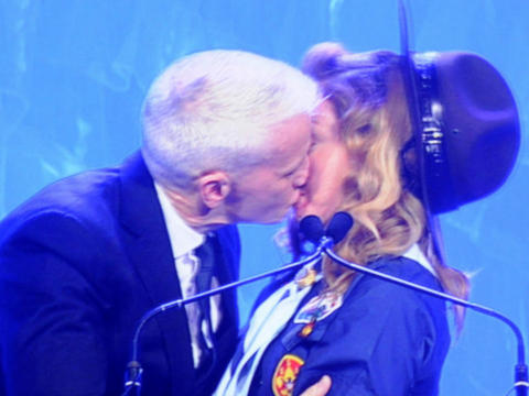 Anderson_Cooper_Kisses_Madonna_GLAAD