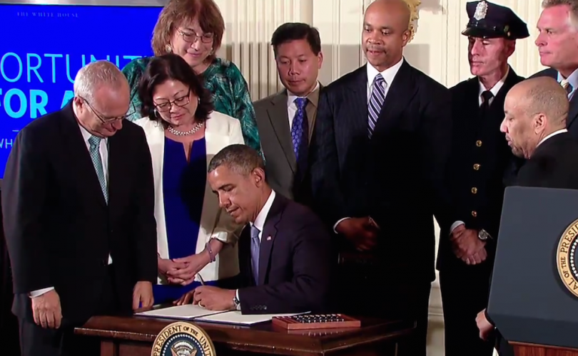 Obama_Executive_Order_Signing_Ceremony-2014