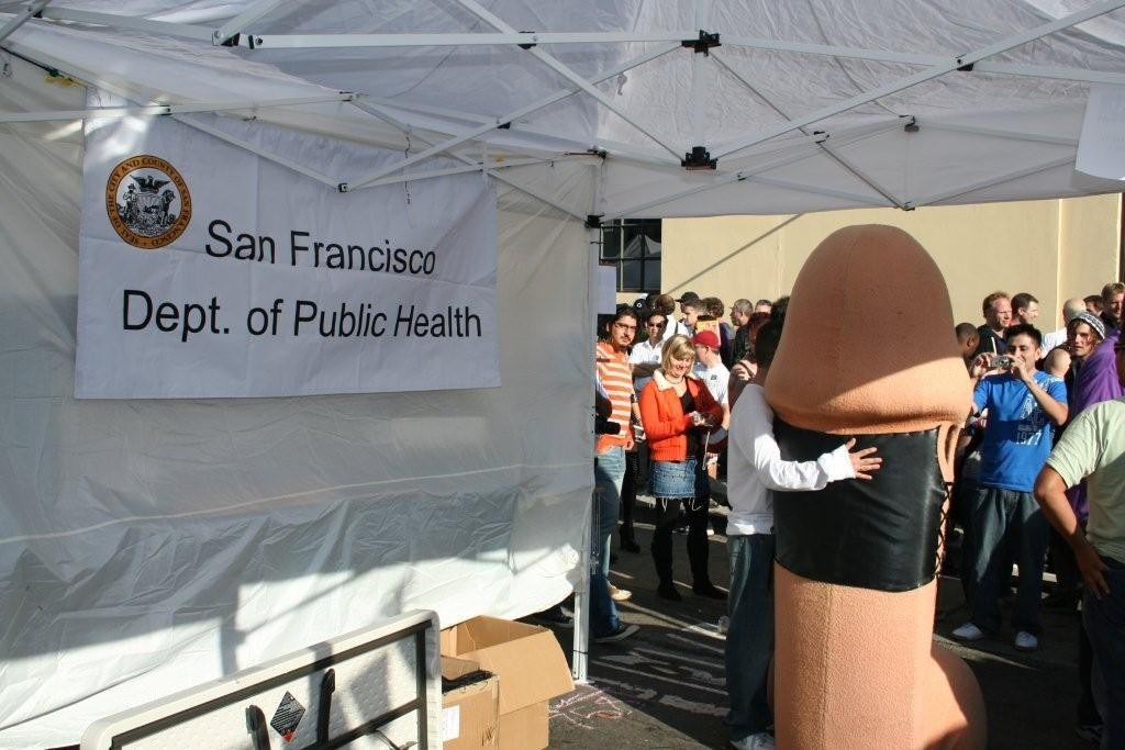 folsom08-sf_health_dept_hugging_lifesize_penis